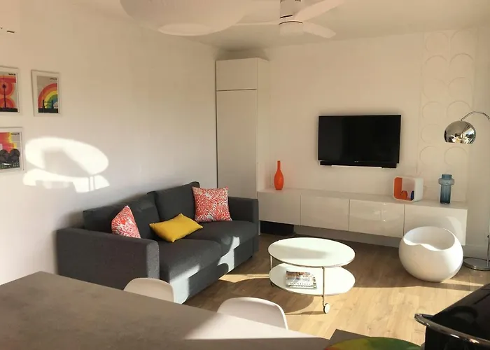 Apartment Bel Climatise Avec Parking Au Lavandou - Fr-1-308-175